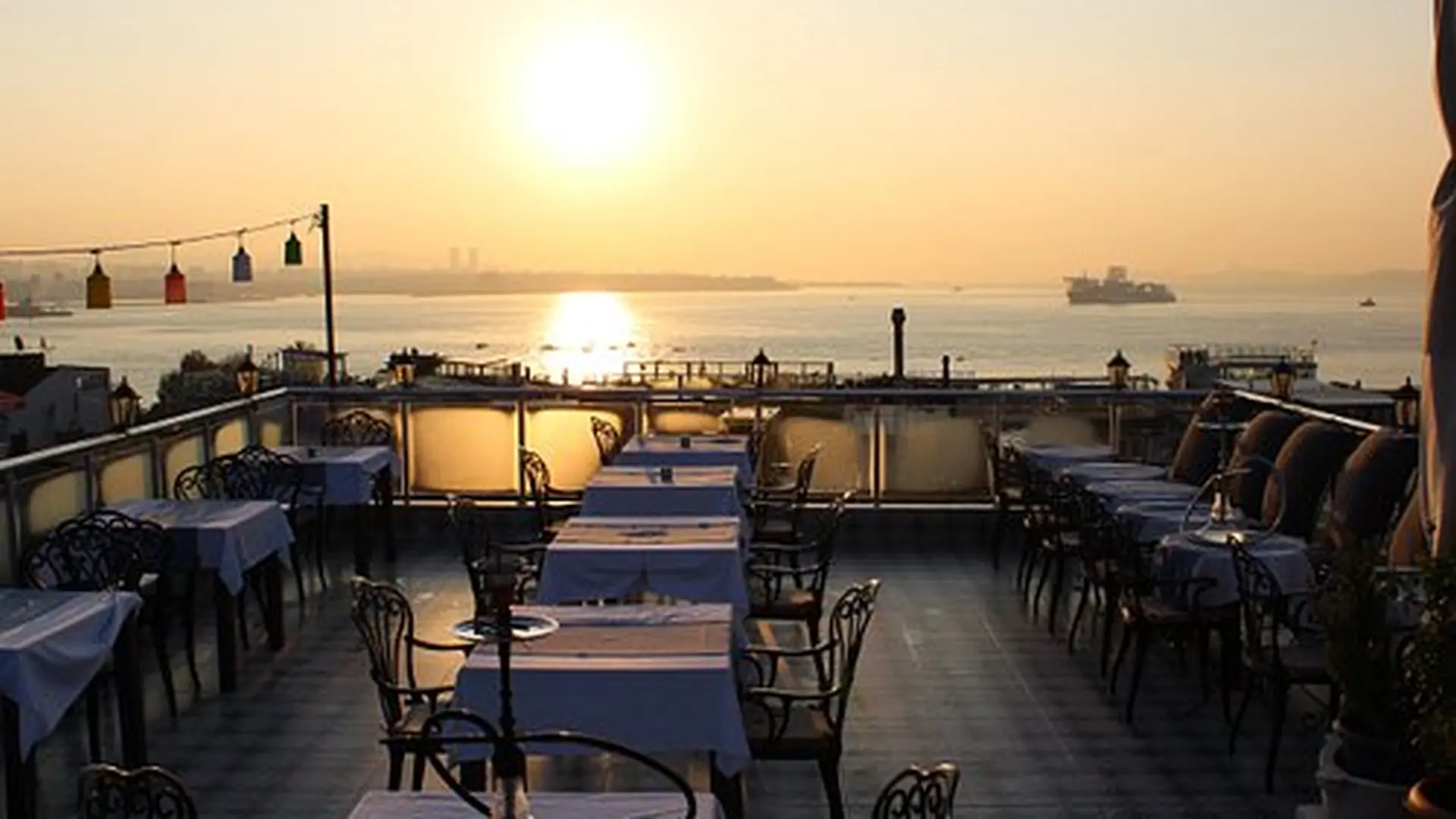 Ararat Terrace Restaurant & Rooftop mekânı