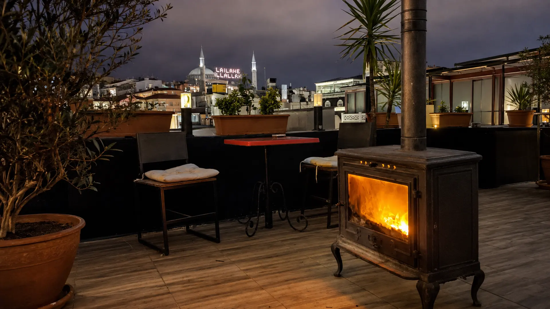 Harmony Hilltop Bar mekânı