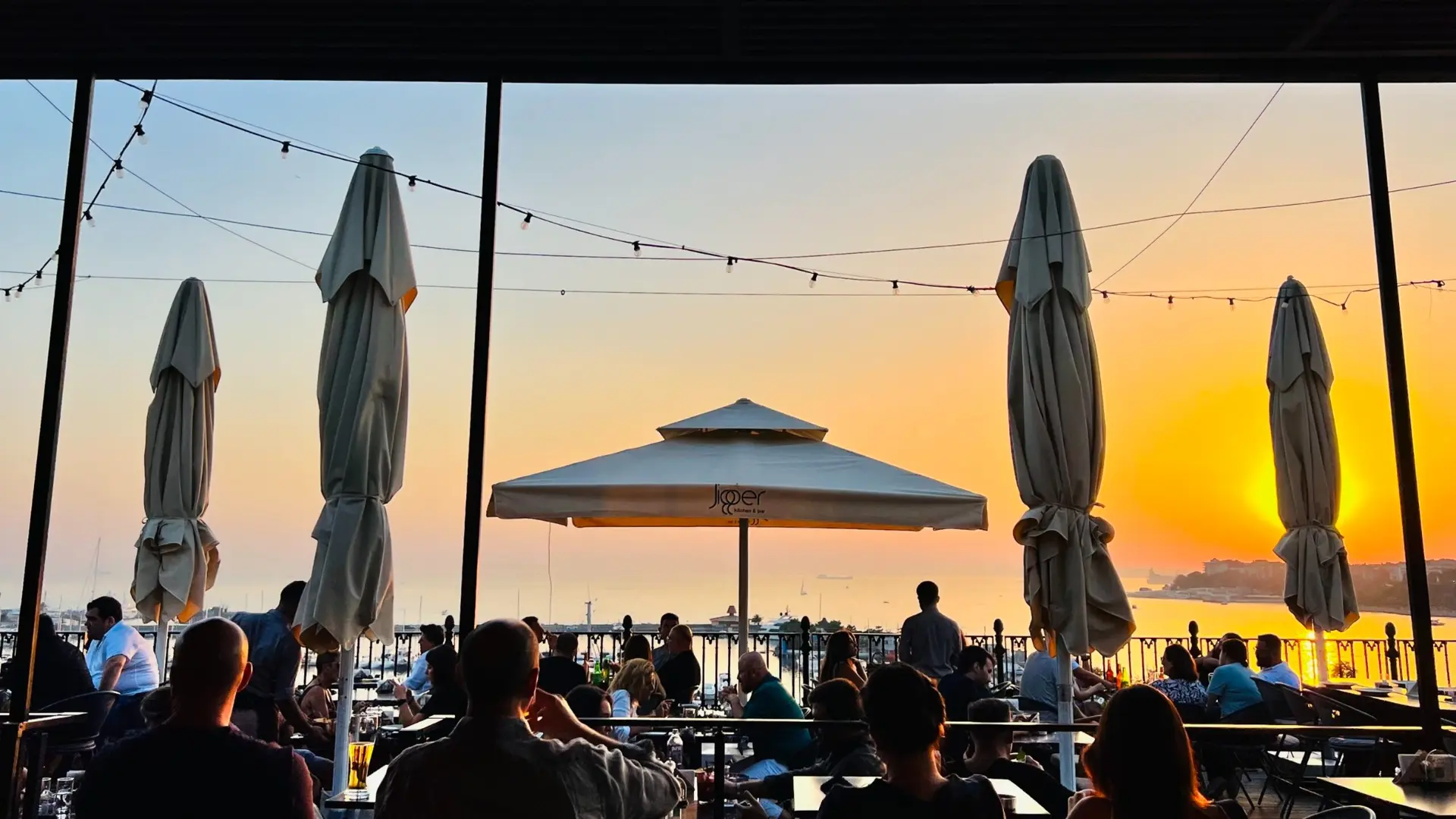 Jigger Kitchen & Roof Bar — заведение