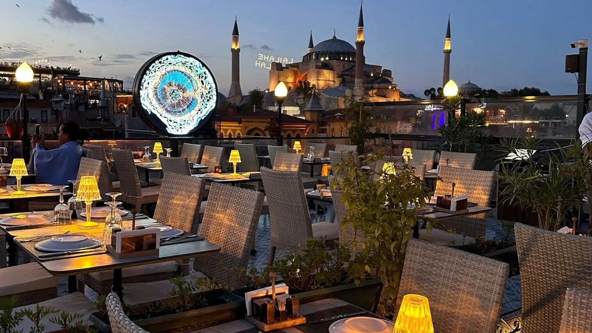 Queb Rooftop mekânı