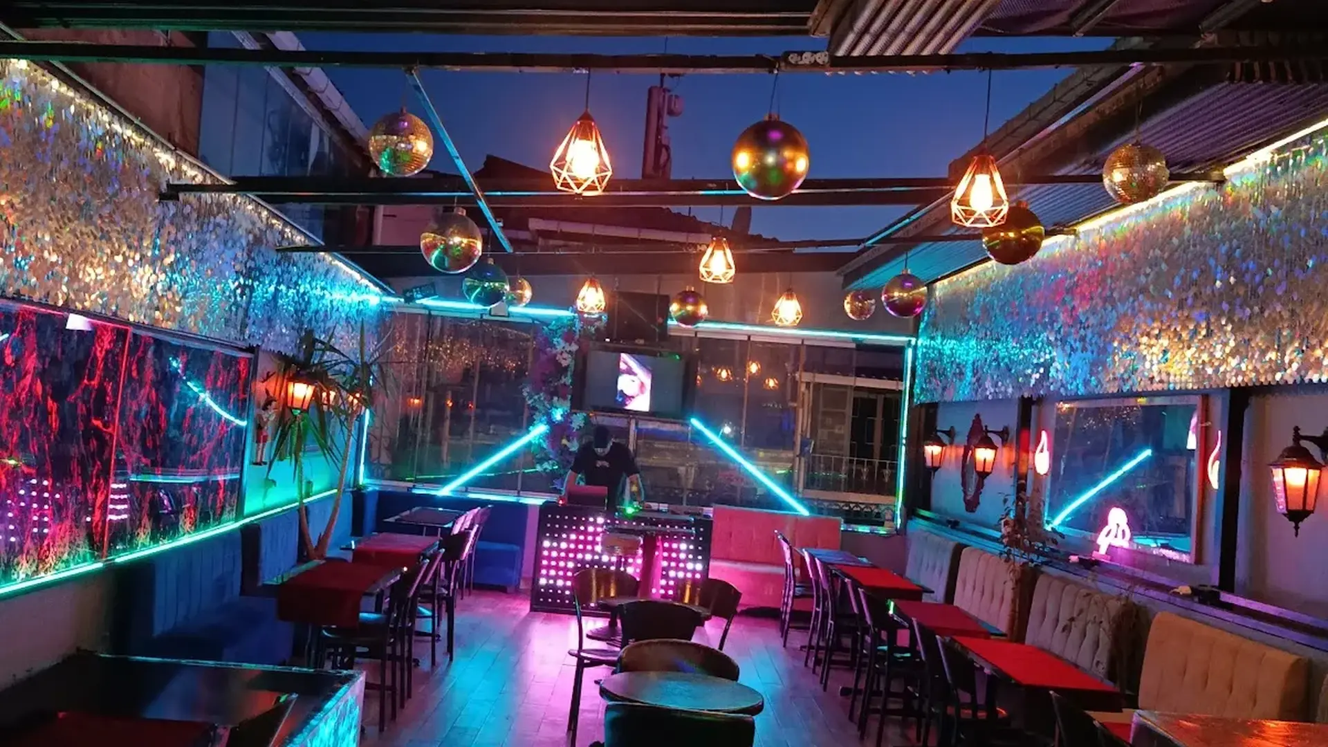 Taksim Pinokyo Terrace & Bar Cafe venue