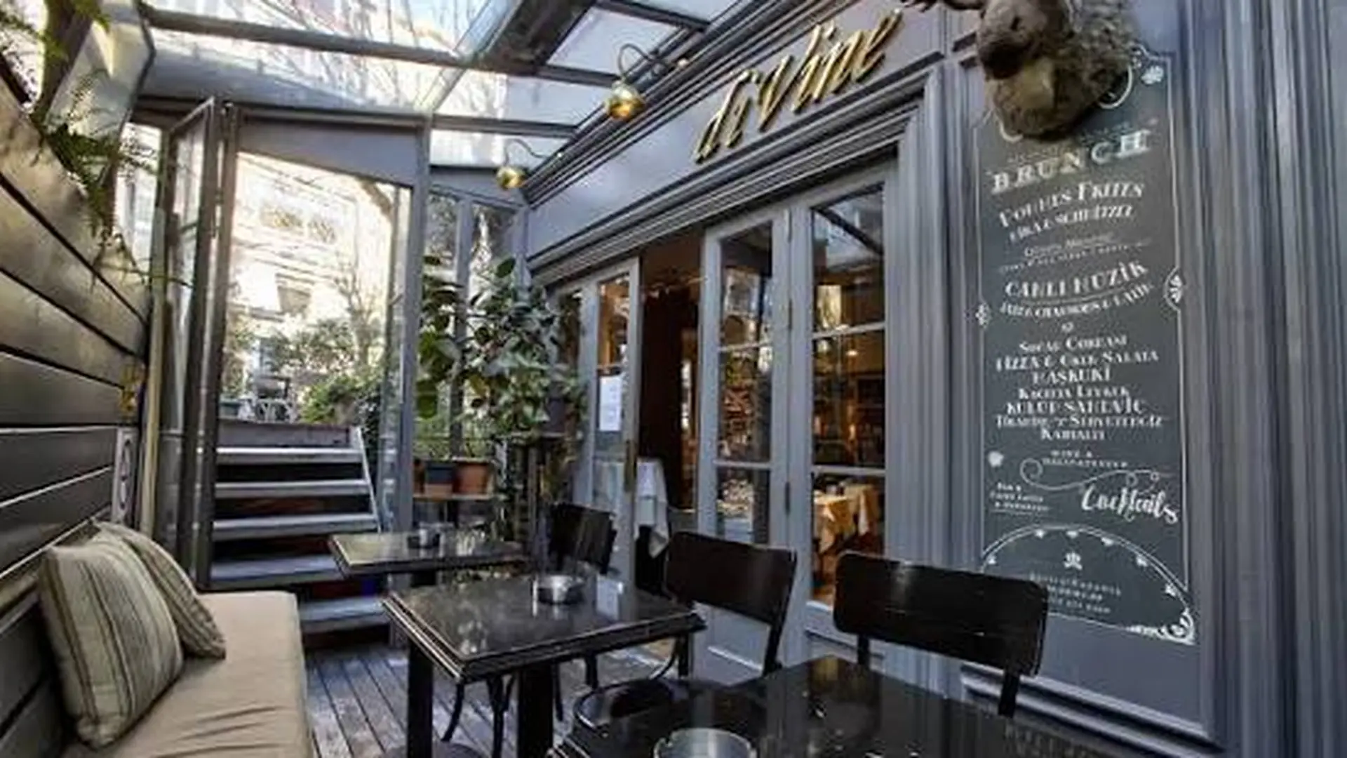 Divine Brasserie & Jazz Club venue