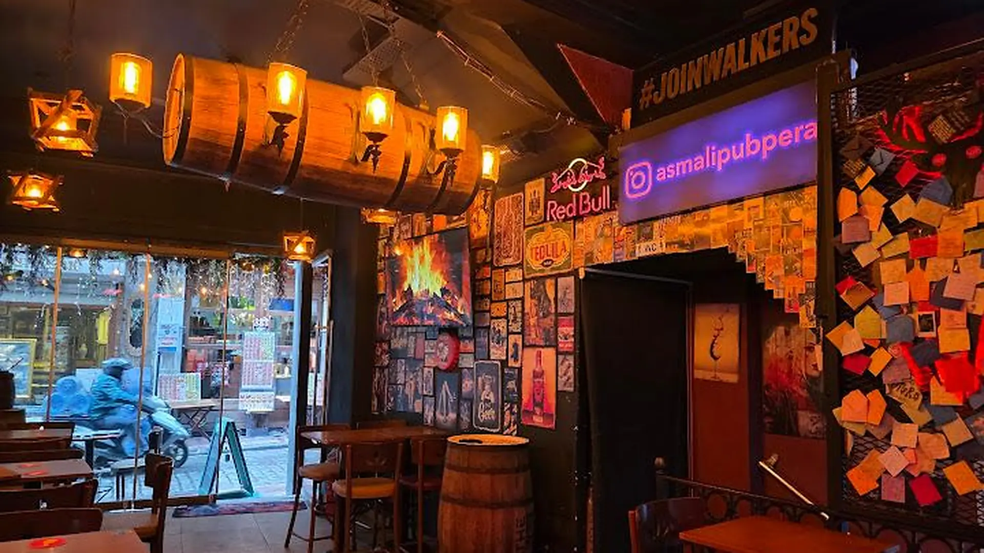 Asmali Pera Bar mekânı