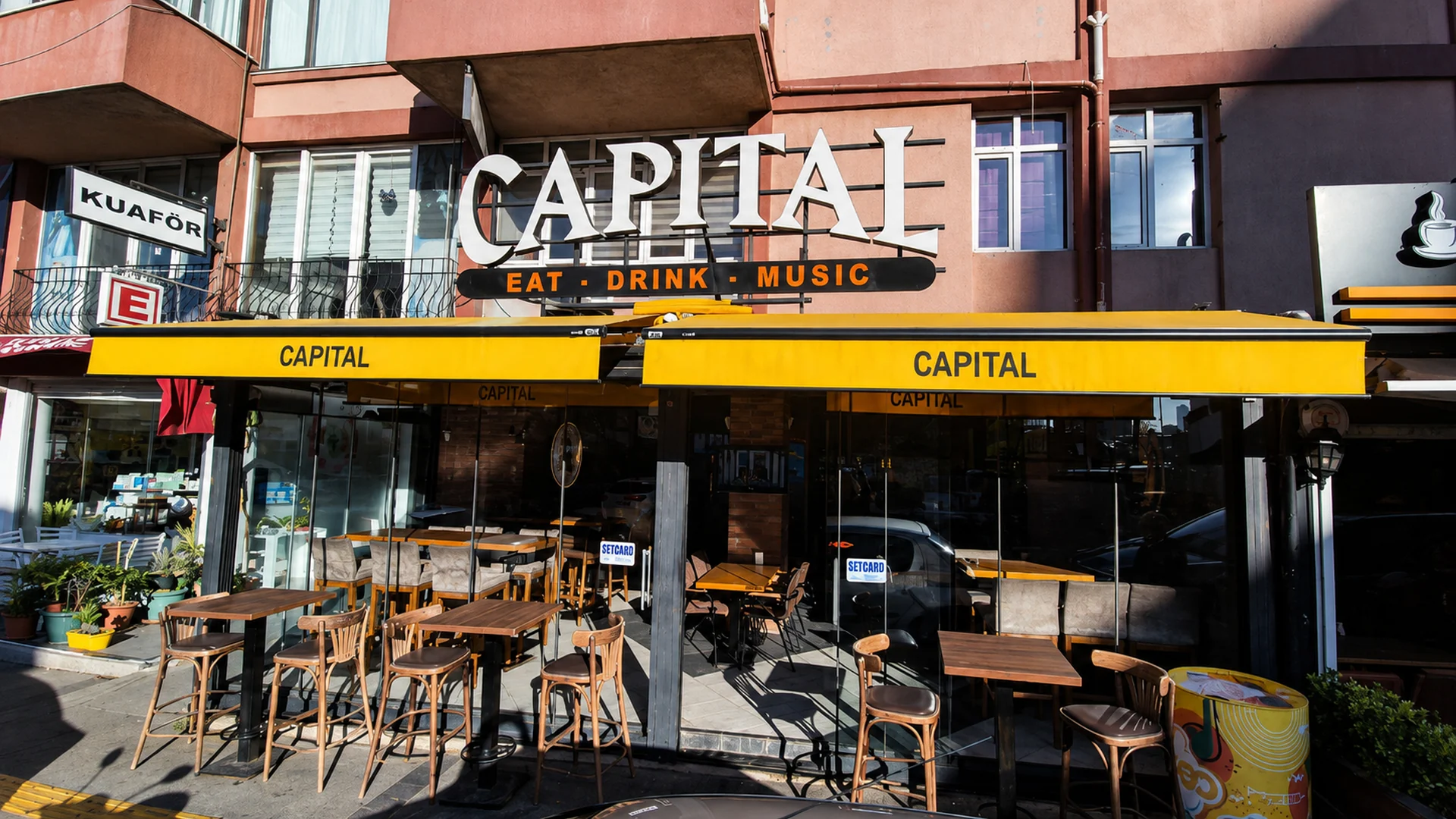 Capital Bar: Eat-Drink-Music venue