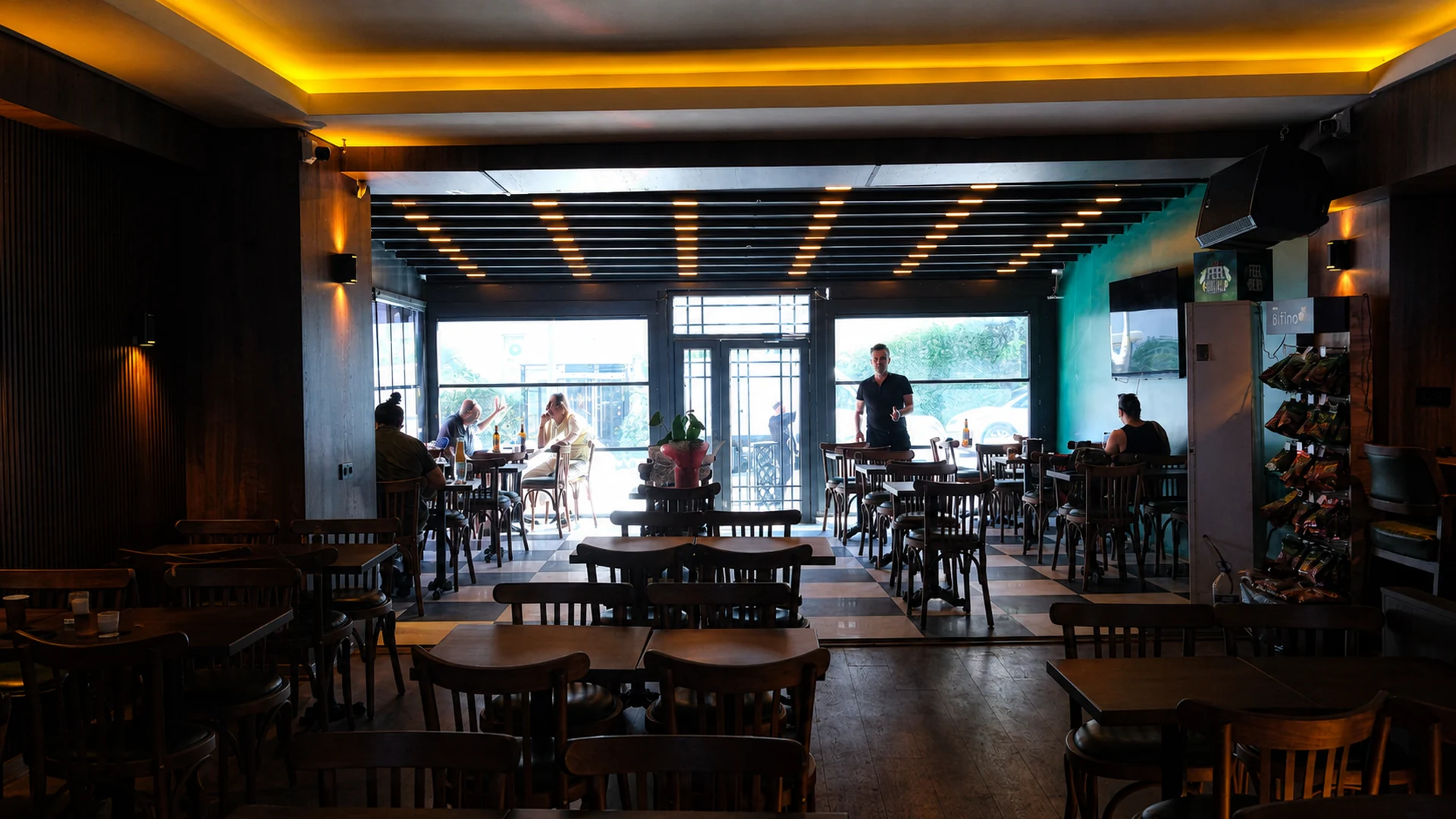 Captain Blend Pub mekânı