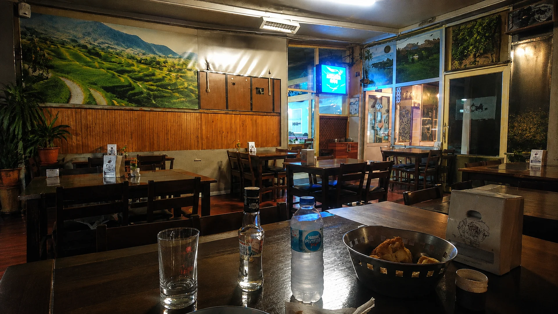 Gold Pub mekânı