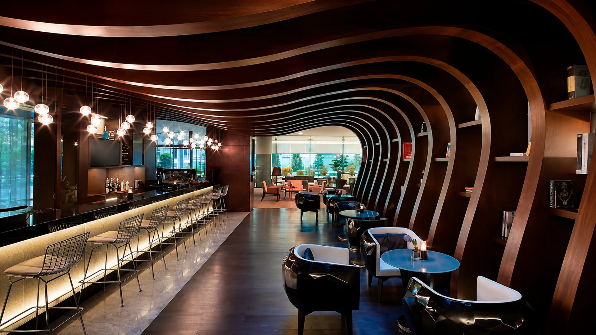 Latitude Bar — заведение