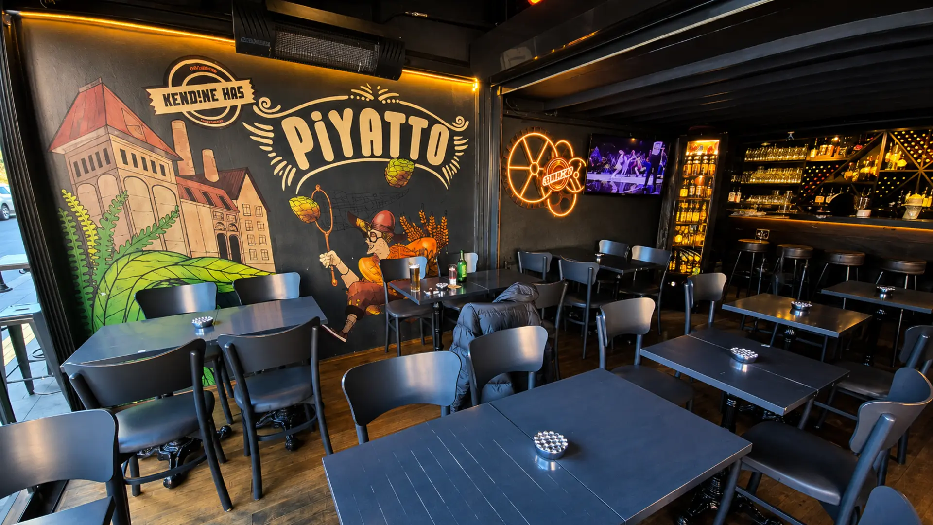 Piyatto Bistro&Pub mekânı