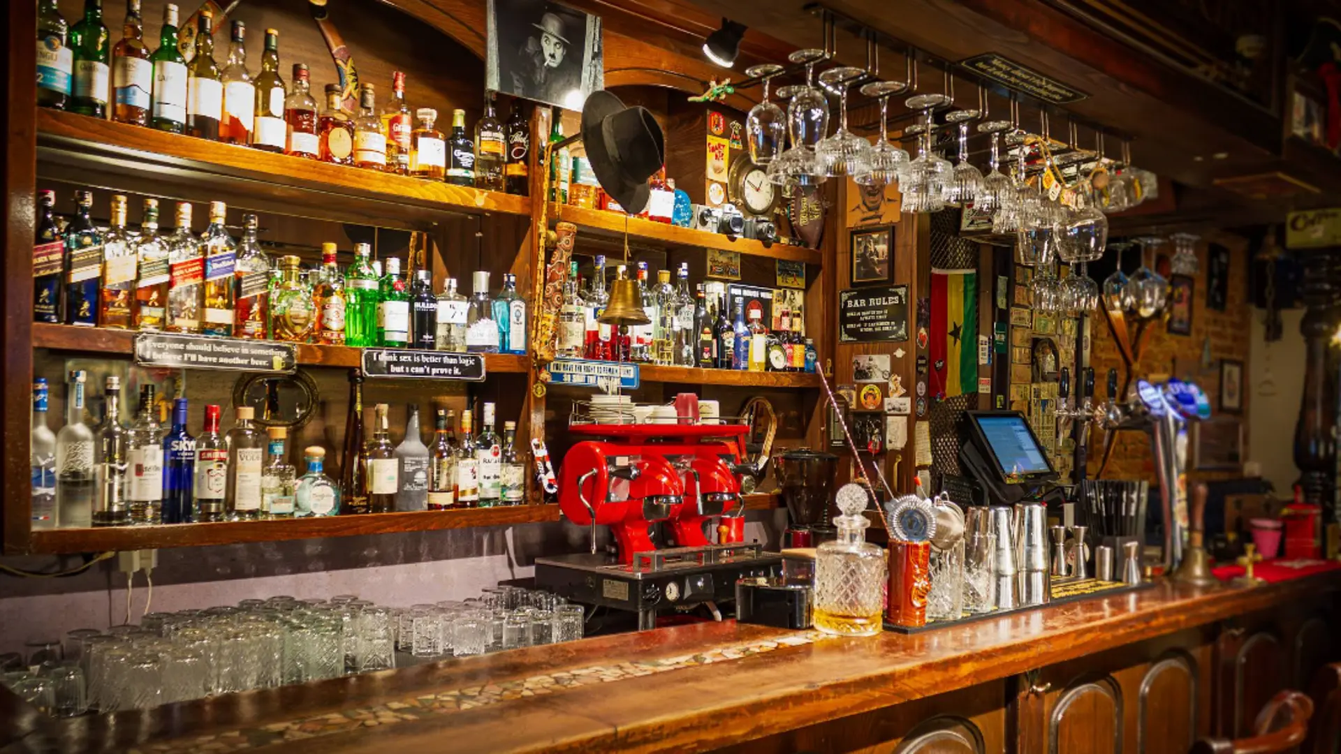 Tower Pub & Bar mekânı