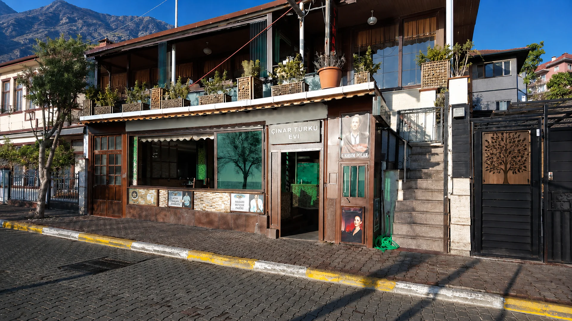 Çınar Türkü Evi mekânı
