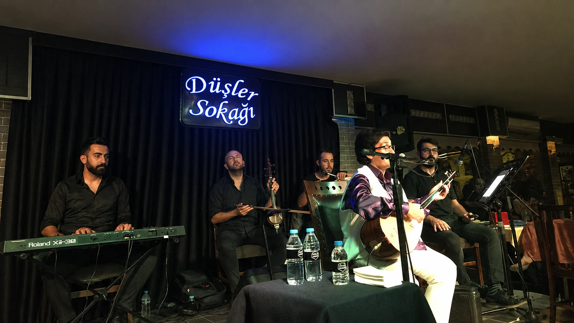 Düşler Sokağı Türkü Bar — заведение