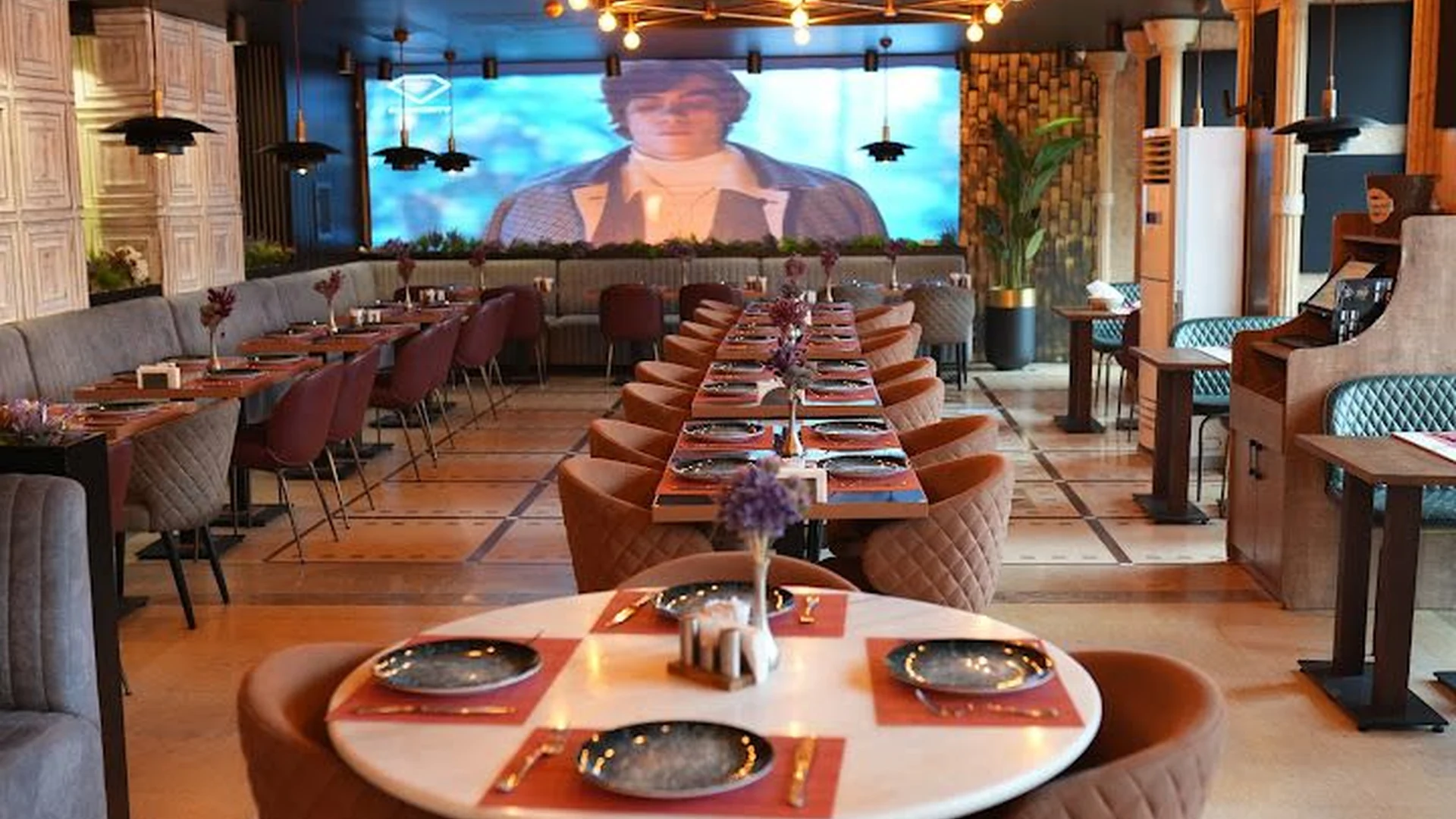 B-Class Restaurant — заведение