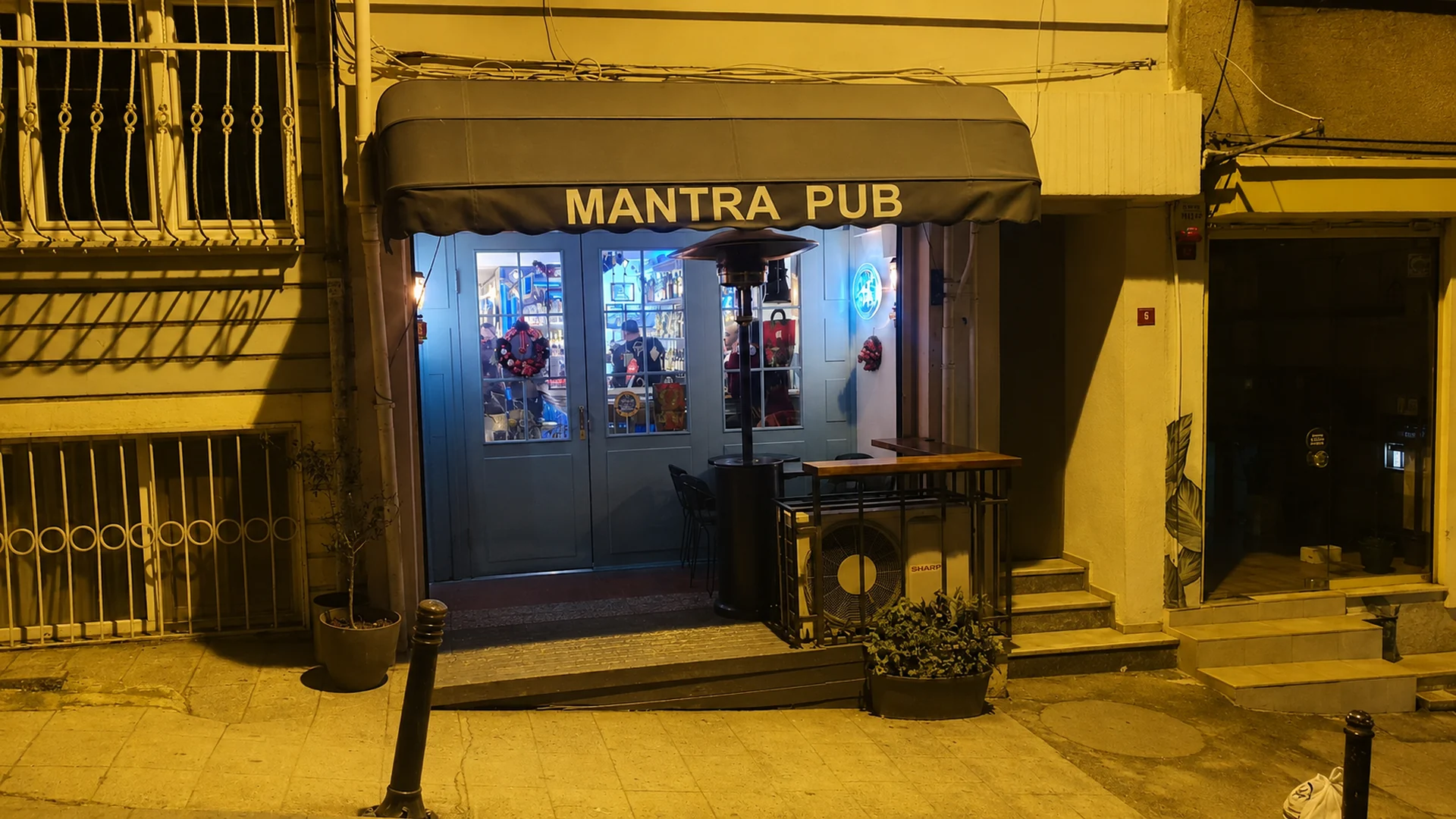 Mantra Gastro Pub mekânı
