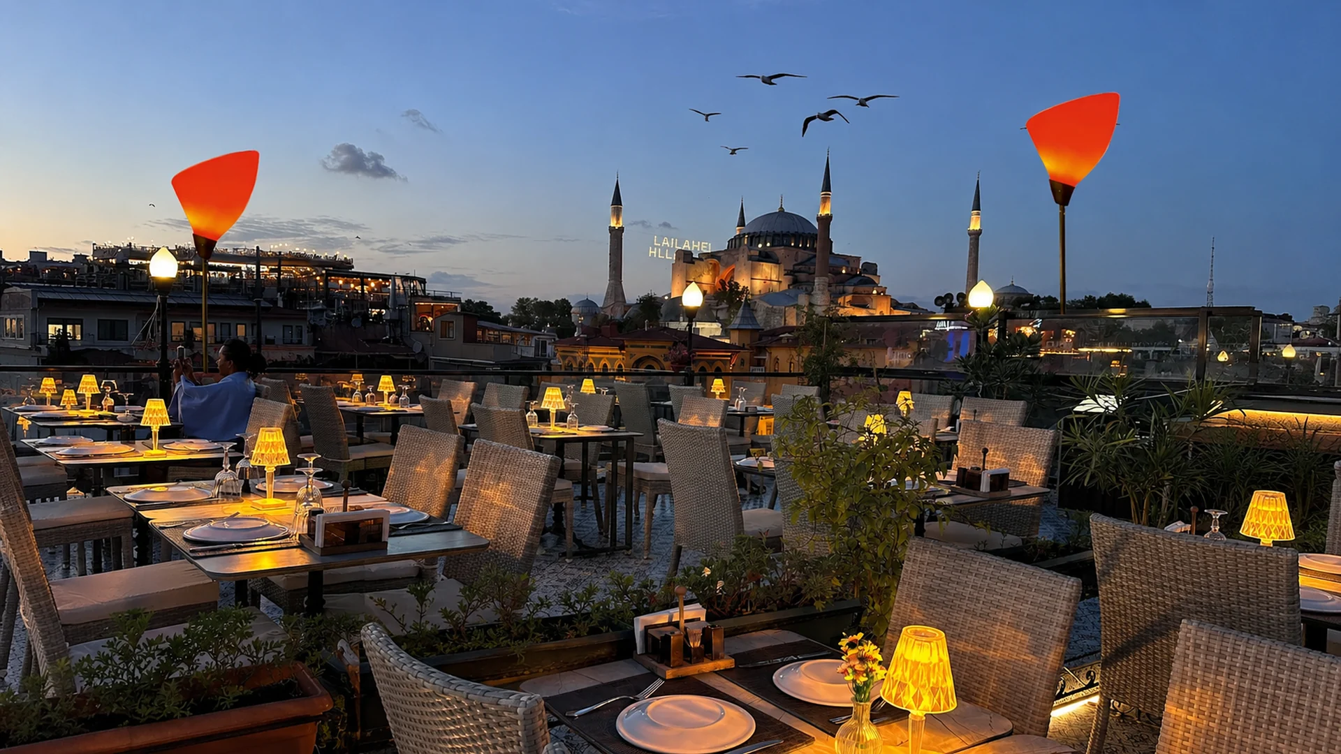 Opaque Rooftop Bar Karaköy mekânı