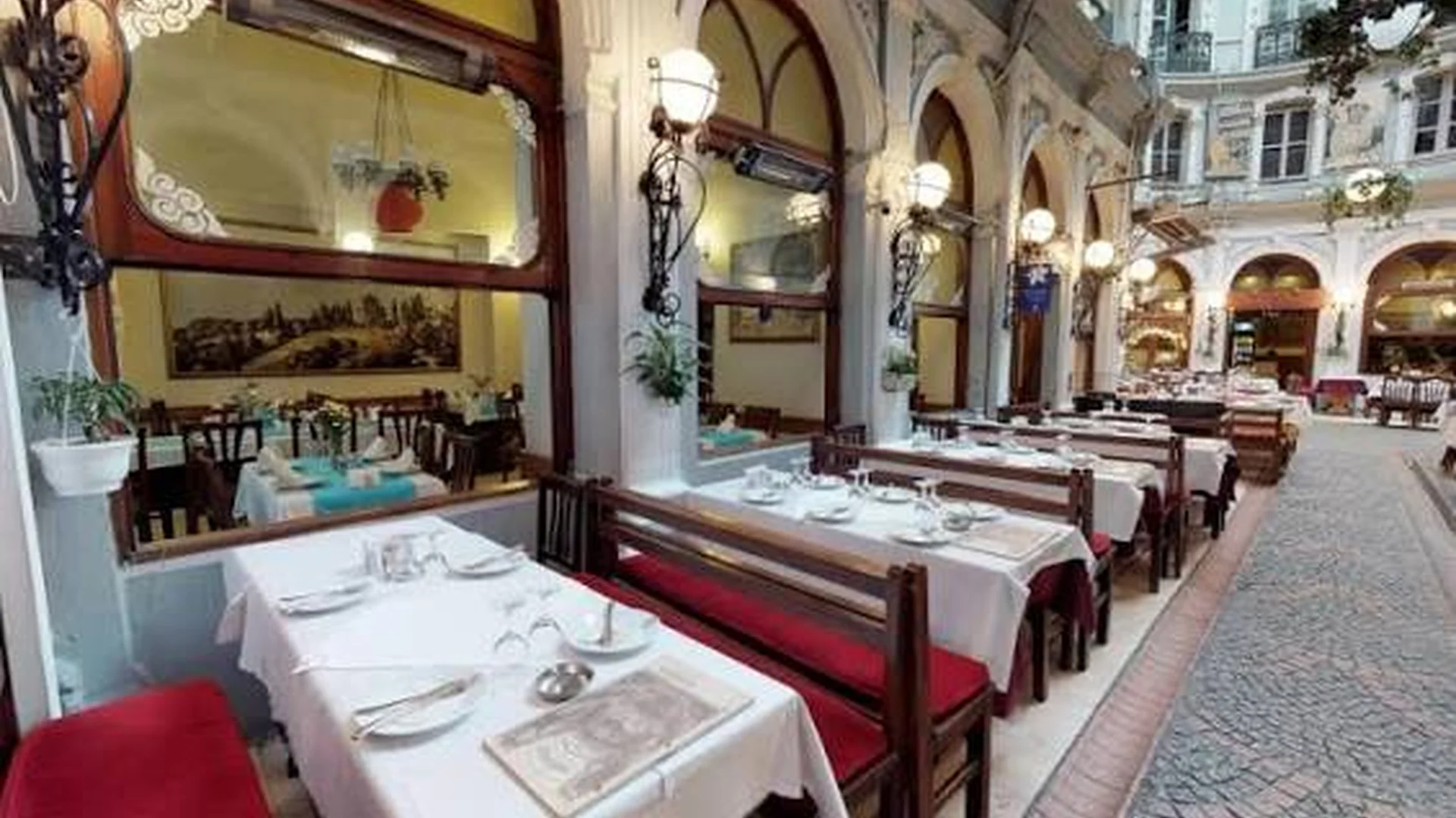 Huzur Restaurant mekânı